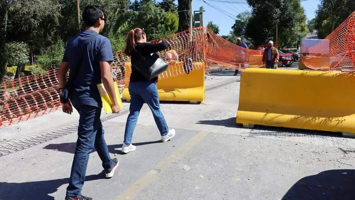 Avanzan trabajos en el puente de Camino Real 2